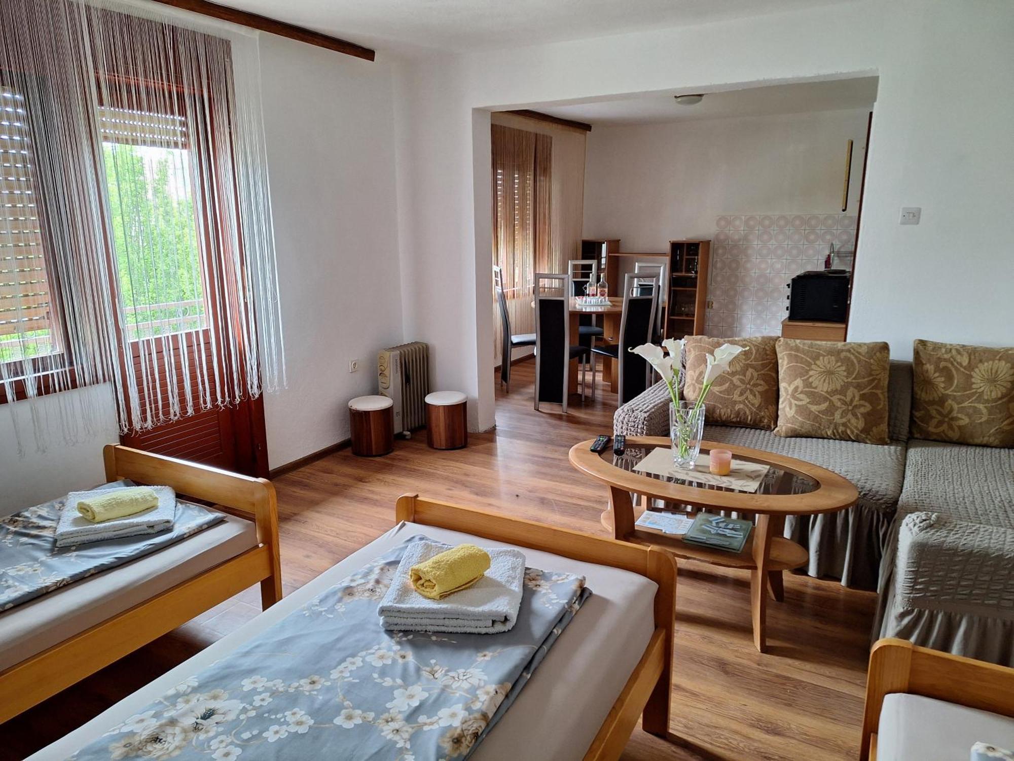 Aki Apartamento Drvar Exterior foto